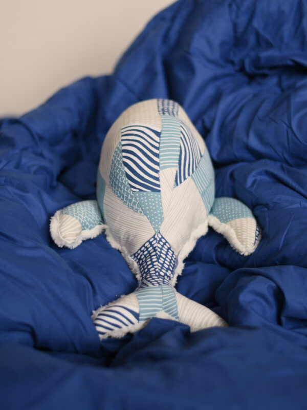 eco-whale plushie - Image 5