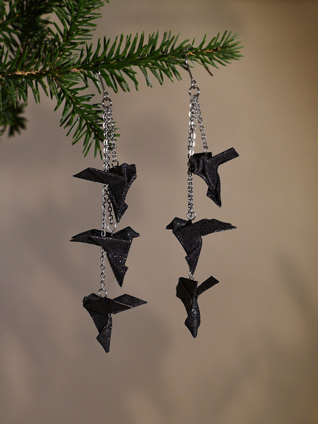 holiday season キラキラ origami bird trio earrings [black]