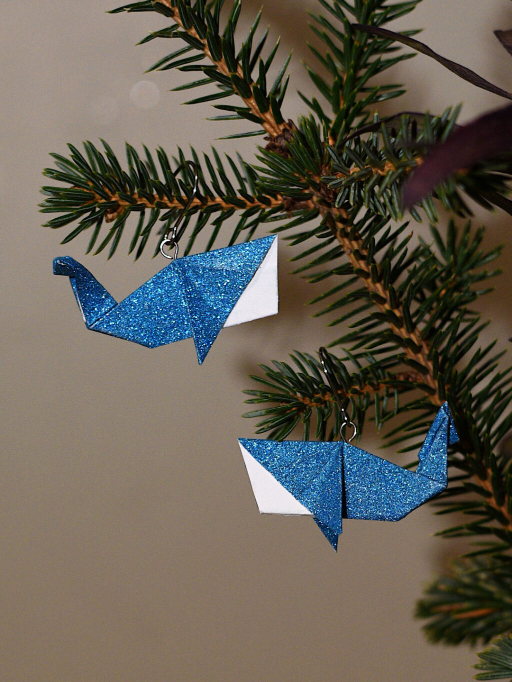 holiday season キラキラ origami whale earrings