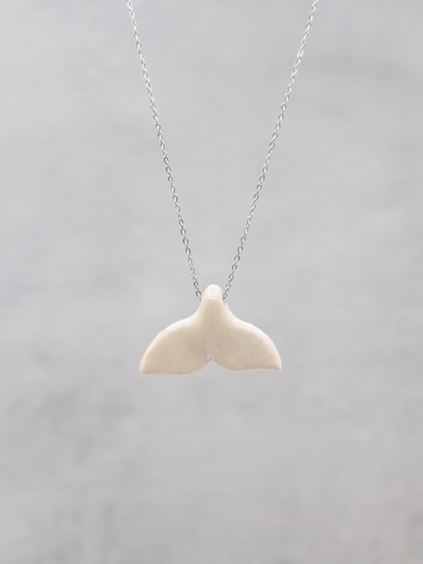 whale fluke necklace [glossy white]